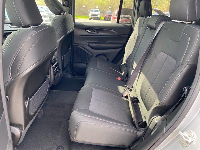 new 2025 Jeep Grand Cherokee car, priced at $39,977