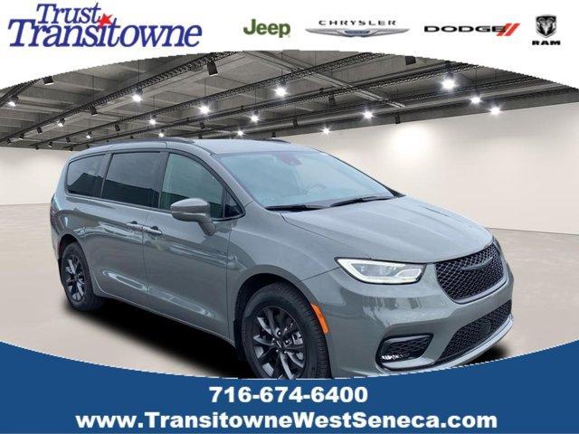 used 2022 Chrysler Pacifica car, priced at $38,252