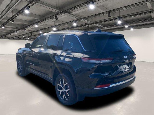 new 2025 Jeep Grand Cherokee car, priced at $47,636