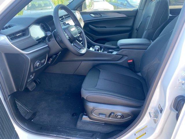 new 2025 Jeep Grand Cherokee car, priced at $41,177
