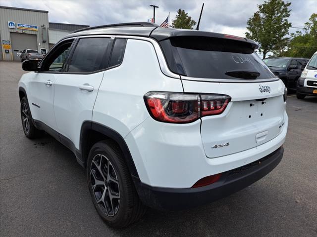 new 2025 Jeep Compass car, priced at $33,040