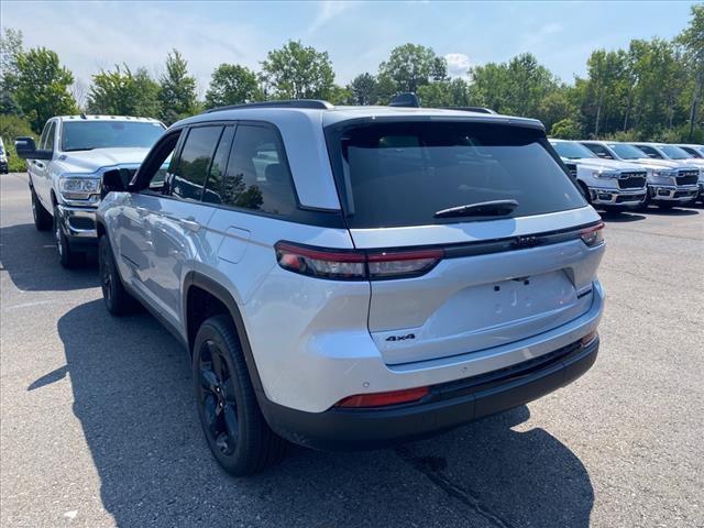 new 2024 Jeep Grand Cherokee car, priced at $49,520