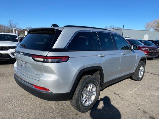 new 2025 Jeep Grand Cherokee car, priced at $40,720