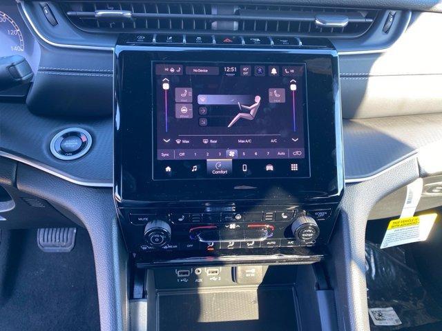 new 2025 Jeep Grand Cherokee car, priced at $40,720