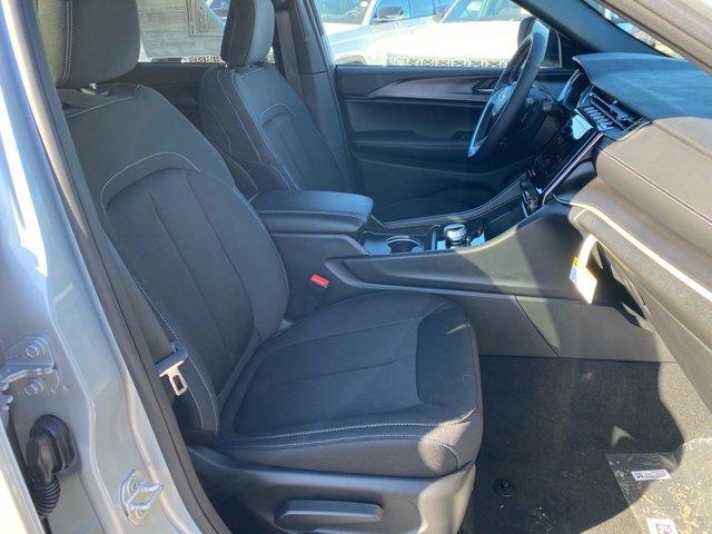 new 2025 Jeep Grand Cherokee car, priced at $40,720
