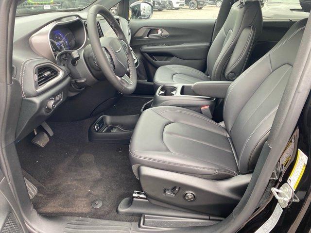 new 2025 Chrysler Pacifica car, priced at $44,588