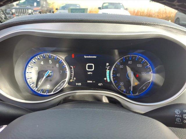 used 2022 Chrysler Pacifica car