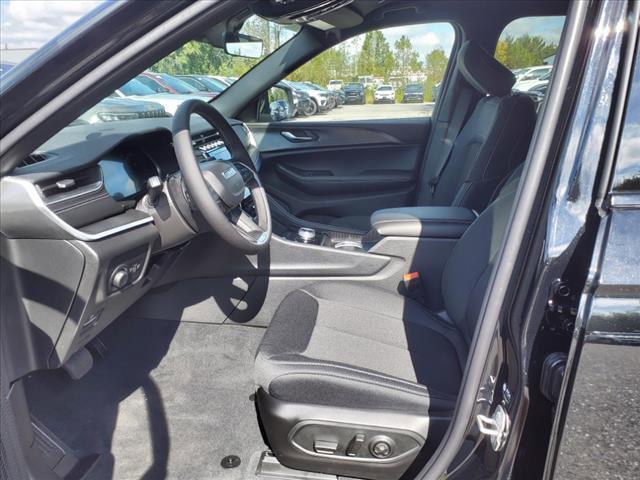 new 2025 Jeep Grand Cherokee car, priced at $39,925