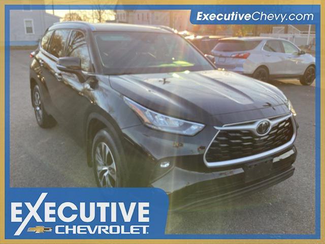 used 2020 Toyota Highlander car, priced at $32,258