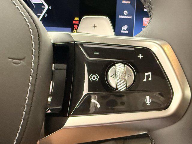 new 2025 BMW 760 car, priced at $135,305