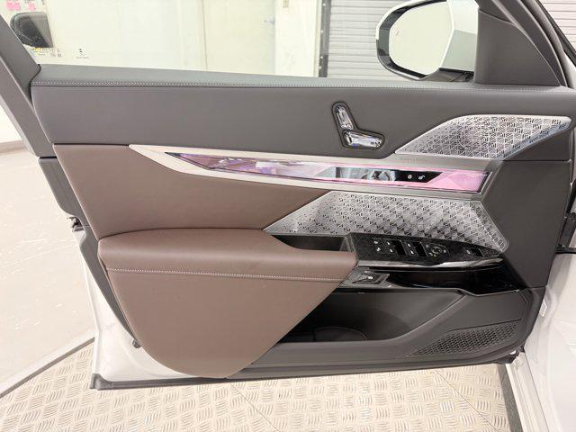 new 2025 BMW 760 car, priced at $135,305