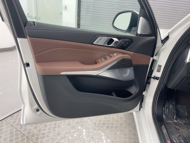 new 2026 BMW X7 car, priced at $104,285