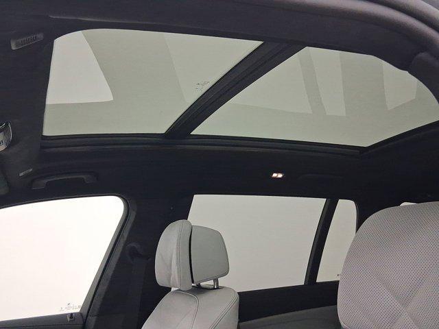 new 2026 BMW X7 car, priced at $99,935