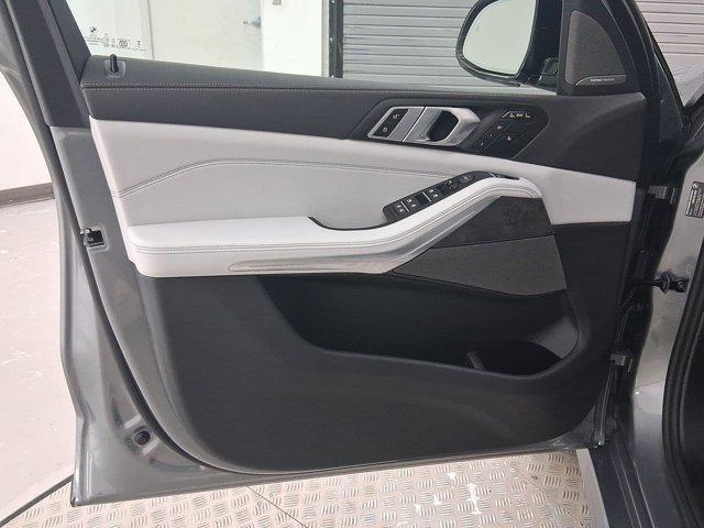 new 2026 BMW X7 car, priced at $99,935