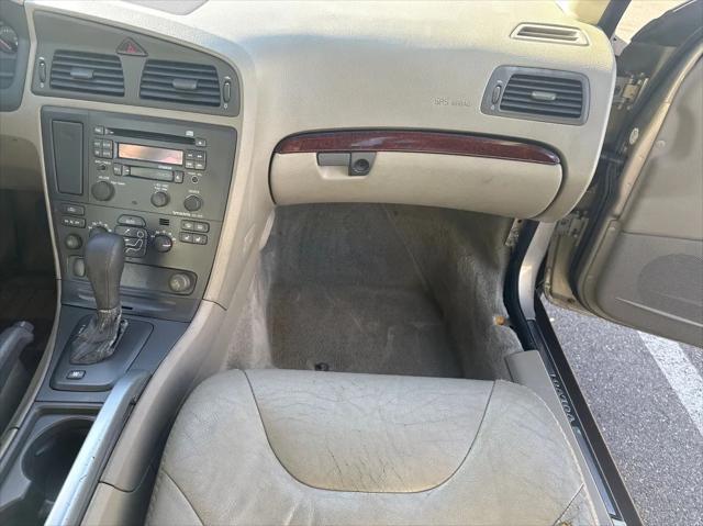 used 2001 Volvo V70 car, priced at $4,998