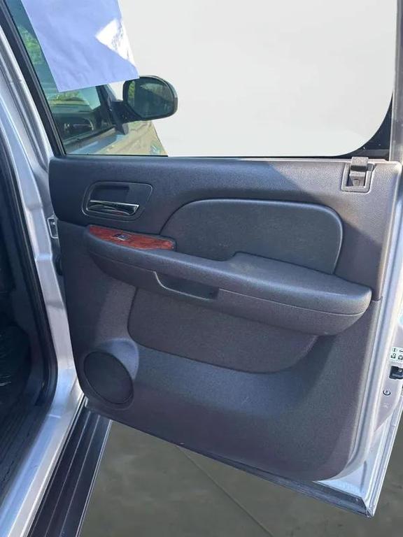 used 2011 Chevrolet Avalanche car, priced at $11,998