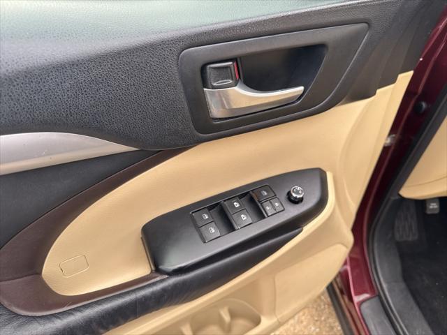 used 2015 Toyota Highlander car, priced at $15,980