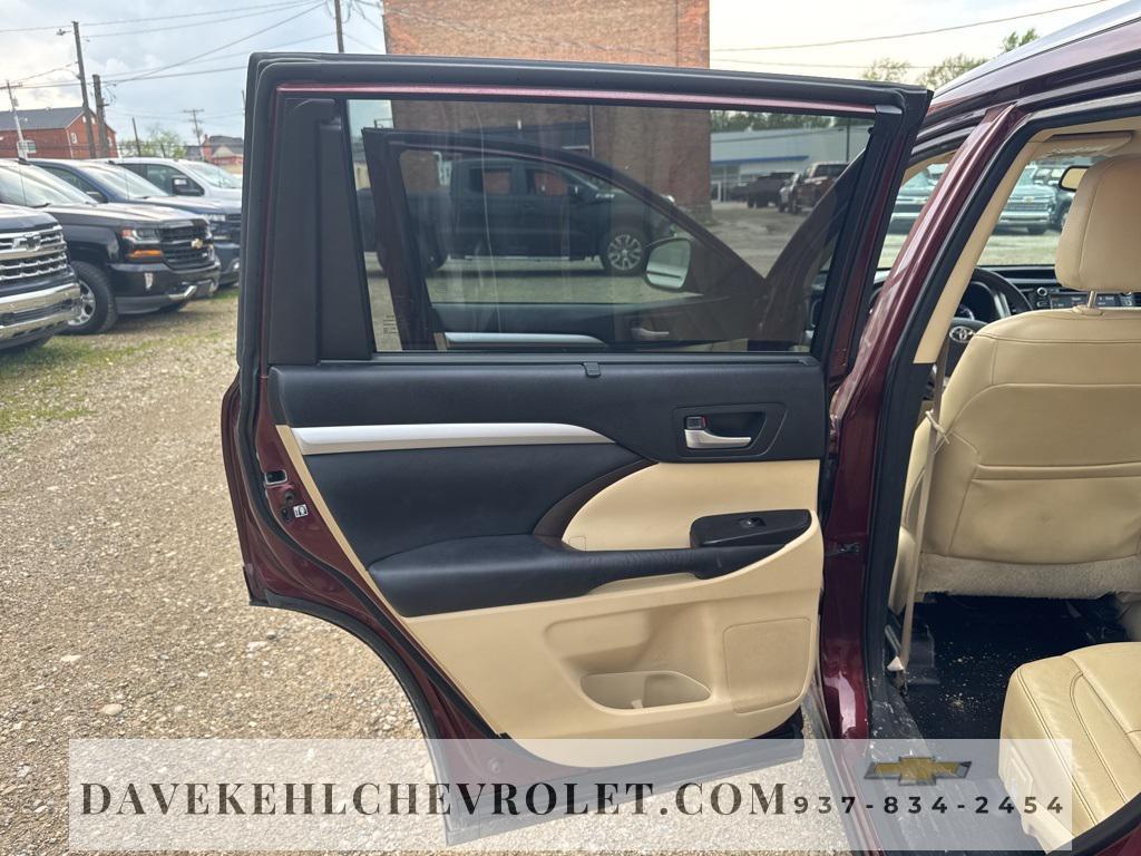 used 2015 Toyota Highlander car, priced at $14,980