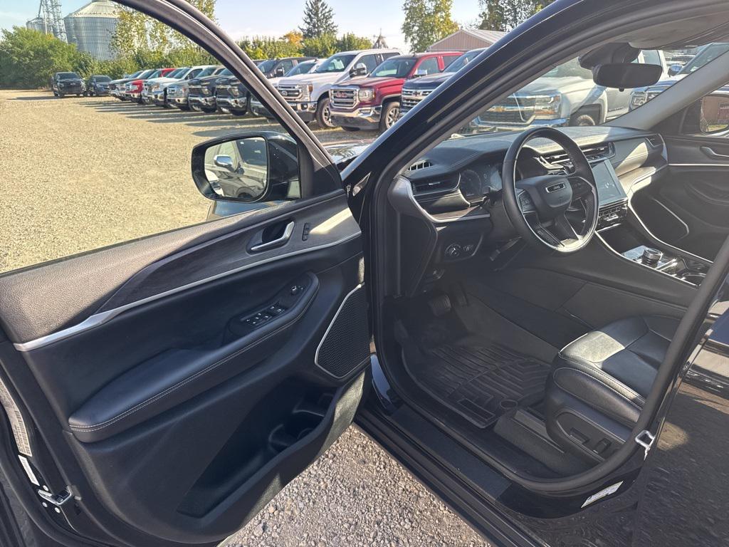 used 2022 Jeep Grand Cherokee car, priced at $27,980