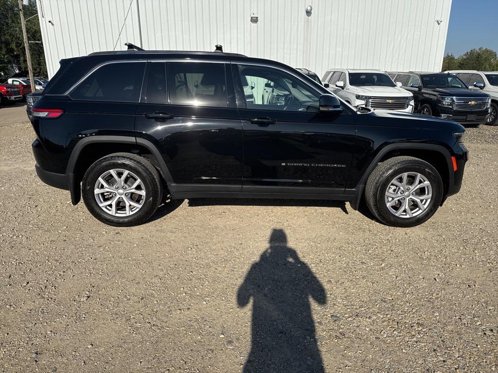 used 2022 Jeep Grand Cherokee car, priced at $27,980