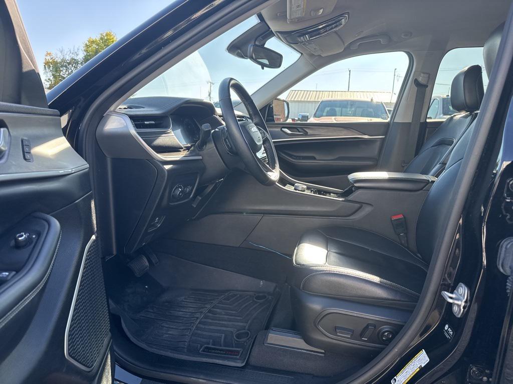 used 2022 Jeep Grand Cherokee car, priced at $27,980