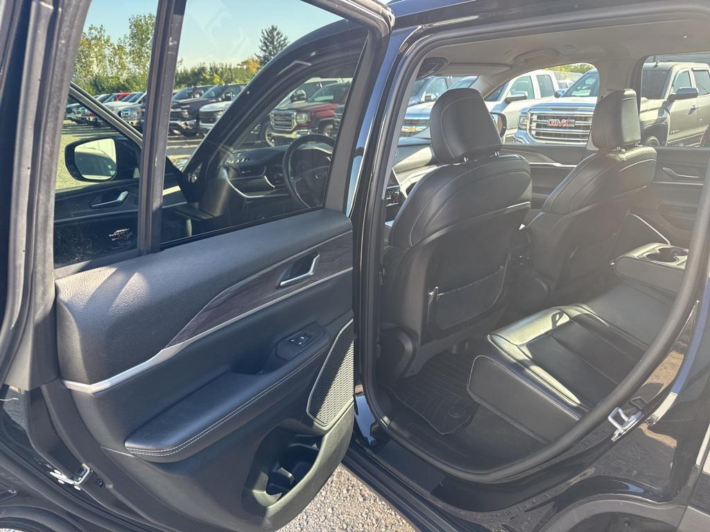 used 2022 Jeep Grand Cherokee car, priced at $27,980