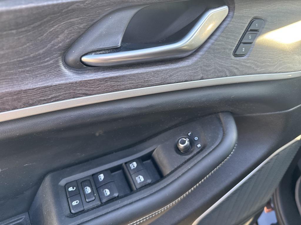 used 2022 Jeep Grand Cherokee car, priced at $27,980