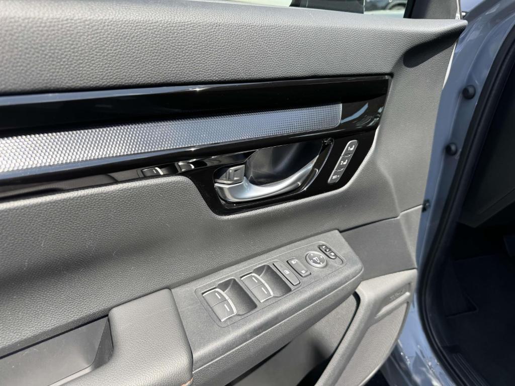 used 2025 Honda CR-V Hybrid car, priced at $38,999