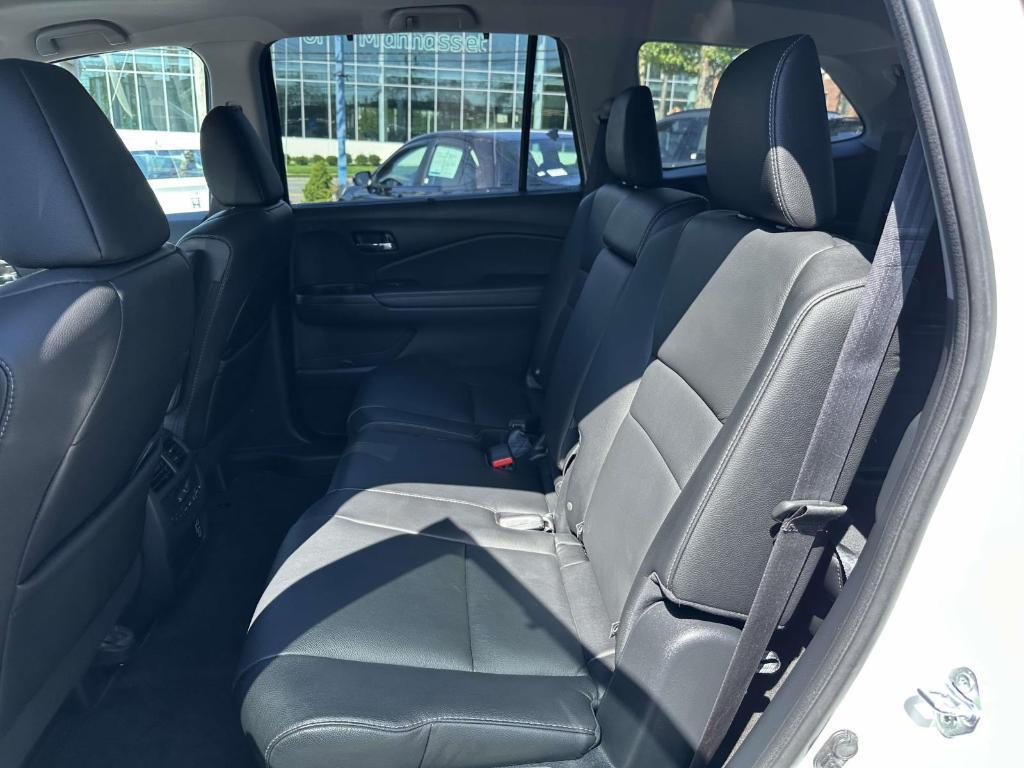 used 2022 Honda Pilot car, priced at $33,999