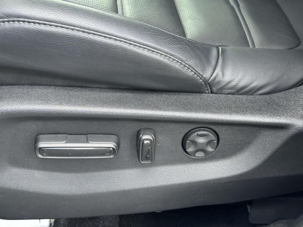 used 2022 Honda CR-V Hybrid car, priced at $30,999