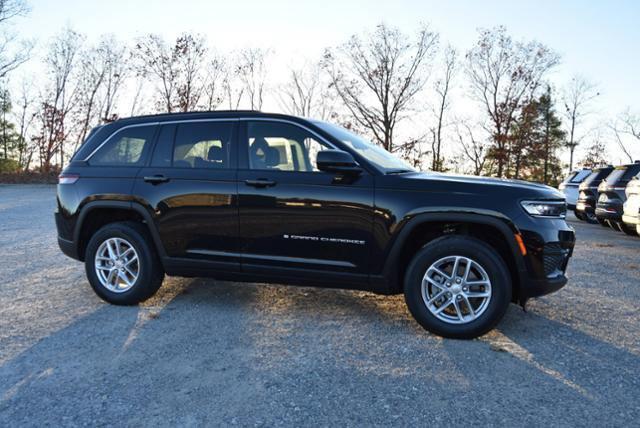 new 2025 Jeep Grand Cherokee car, priced at $43,970