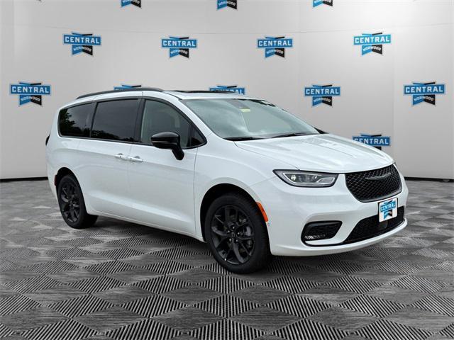 new 2026 Chrysler Pacifica car, priced at $56,880