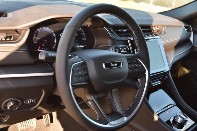 new 2025 Jeep Grand Cherokee car, priced at $43,375