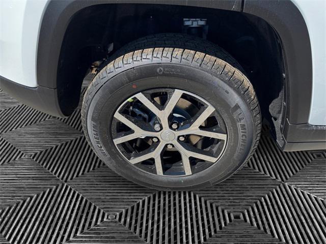 new 2025 Jeep Grand Cherokee car, priced at $49,415