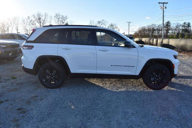 new 2025 Jeep Grand Cherokee car, priced at $45,935