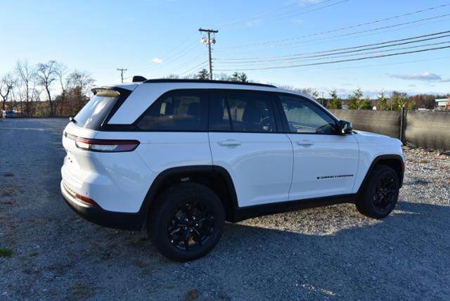 new 2025 Jeep Grand Cherokee car, priced at $45,935