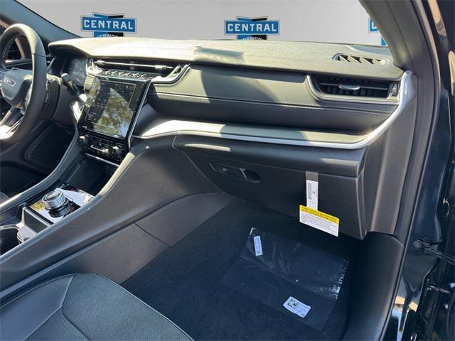 new 2025 Jeep Grand Cherokee car, priced at $46,730