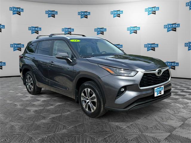 used 2024 Toyota Highlander car, priced at $42,977