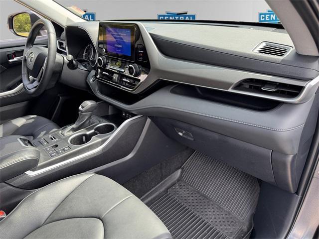 used 2024 Toyota Highlander car, priced at $42,977