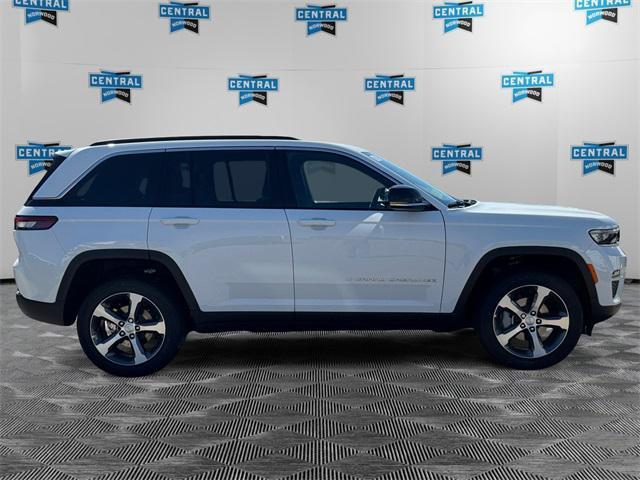 new 2025 Jeep Grand Cherokee car, priced at $52,040