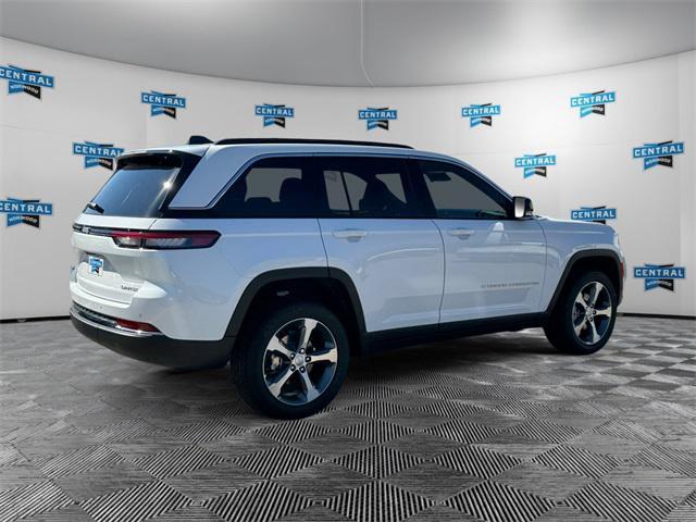 new 2025 Jeep Grand Cherokee car, priced at $52,040