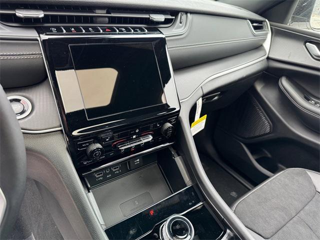 new 2025 Jeep Grand Cherokee car, priced at $45,935