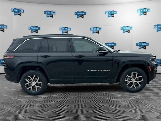 new 2025 Jeep Grand Cherokee car, priced at $50,010