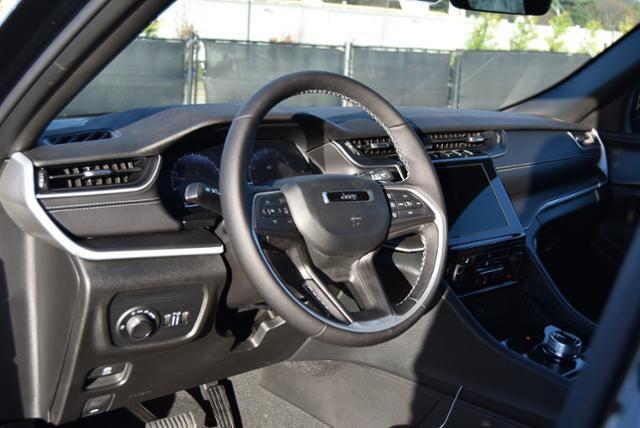 new 2025 Jeep Grand Cherokee car, priced at $43,970