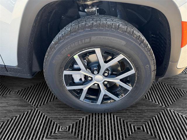 new 2025 Jeep Grand Cherokee car, priced at $50,010