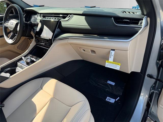 new 2025 Jeep Grand Cherokee car, priced at $50,010