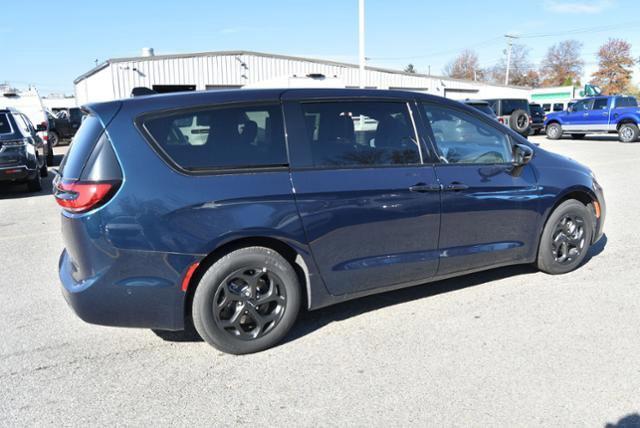 new 2023 Chrysler Pacifica Hybrid car, priced at $53,685