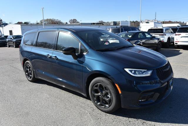 new 2023 Chrysler Pacifica Hybrid car, priced at $53,685