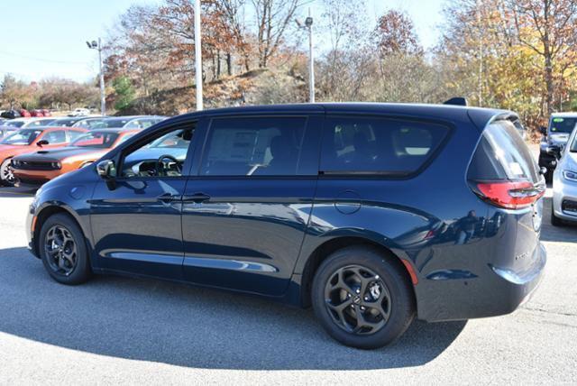 new 2023 Chrysler Pacifica Hybrid car, priced at $53,685