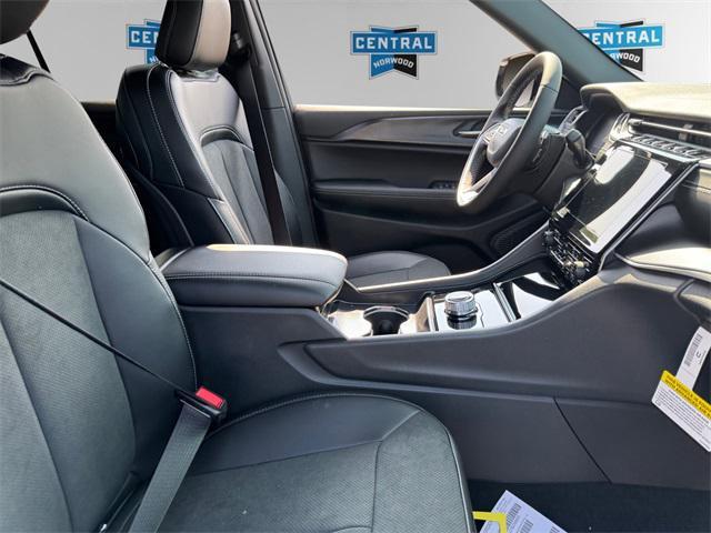new 2025 Jeep Grand Cherokee car, priced at $46,135